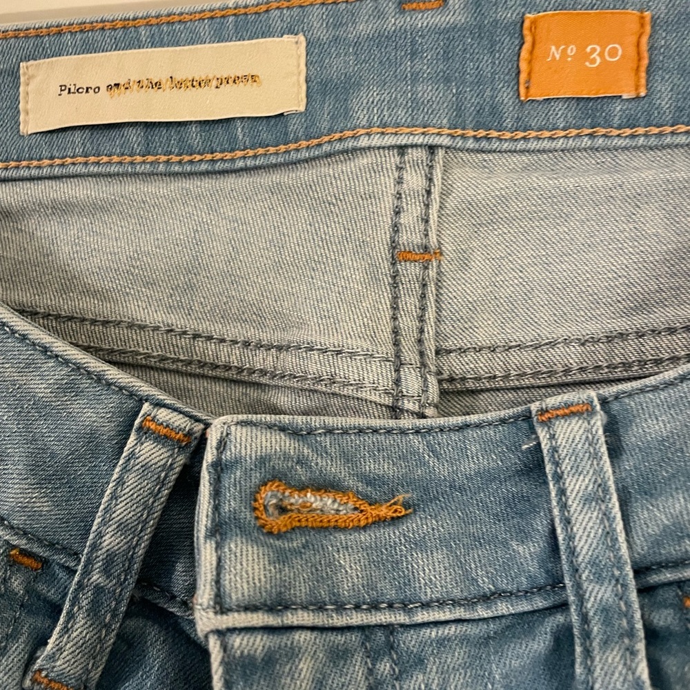 Pilcro jeans size 30 . Fit great if u r a 28-30 .
